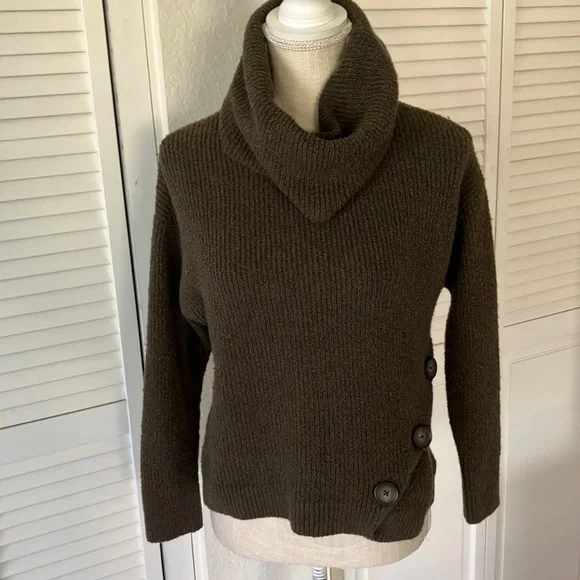 Yes/Lola Classic Olive Green Turtleneck Sweater with Chunky Knit size M - Picture 1 of 5